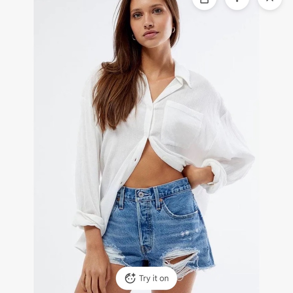 Levi’s 501 Women's button fly distressed jean shorts size W31